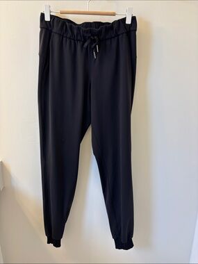LULULEMON Luxtreme Black On the Fly Joggers, Sz 4.